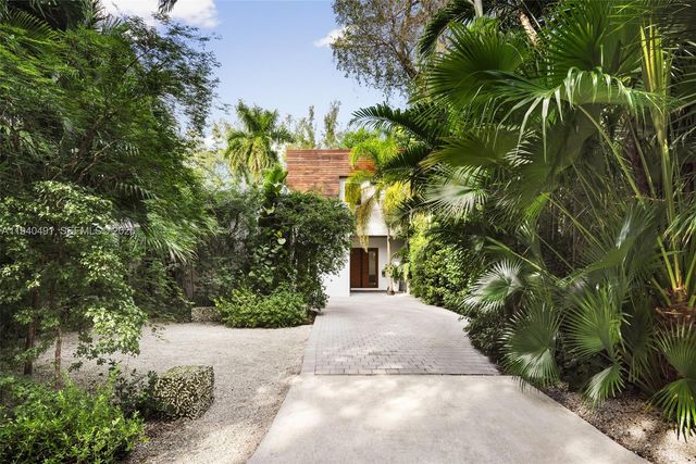 3655 Avocado Ave, Coconut Grove, FL 33133