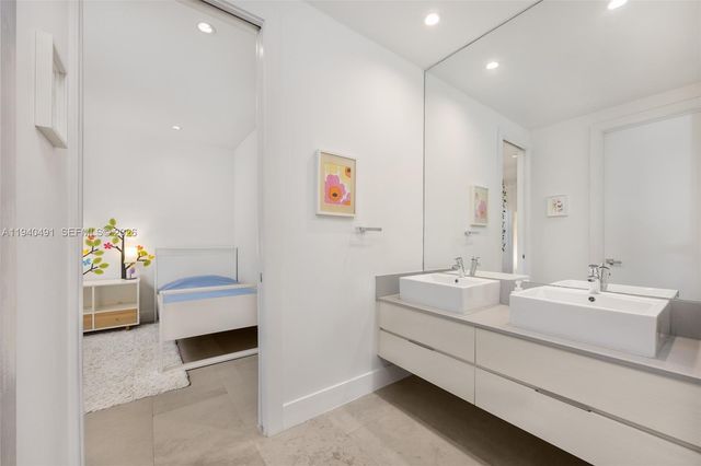 3655 Avocado Ave, Coconut Grove, FL 33133