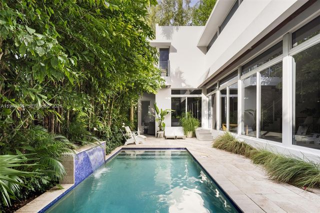 3655 Avocado Ave, Coconut Grove, FL 33133