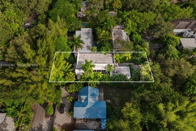 3655 Avocado Ave, Coconut Grove, FL 33133
