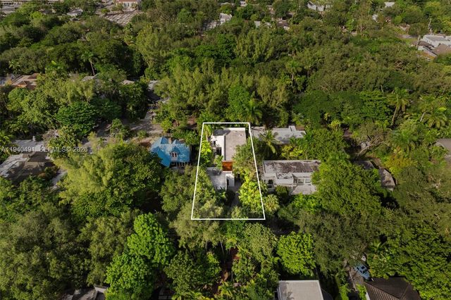 3655 Avocado Ave, Coconut Grove, FL 33133