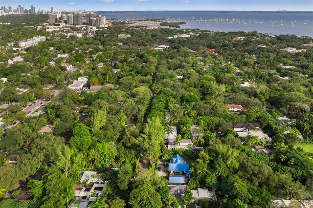 3655 Avocado Ave, Coconut Grove, FL 33133