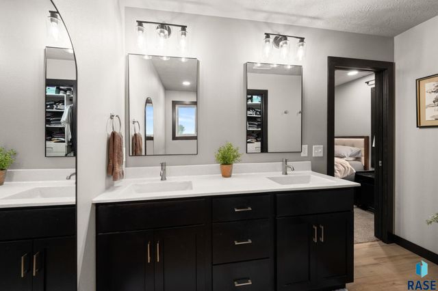 3513 E Sage Grass St Street, Sioux Falls, SD 57108