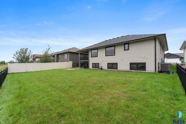 3513 E Sage Grass St Street, Sioux Falls, SD 57108