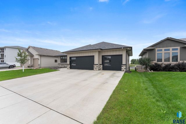 3513 E Sage Grass St Street, Sioux Falls, SD 57108