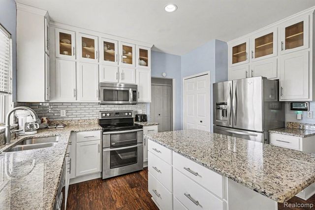 13805 Pond Bluff Drive, Van Buren, MI 48111