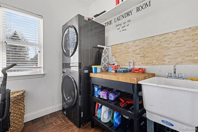 13805 Pond Bluff Drive, Van Buren, MI 48111