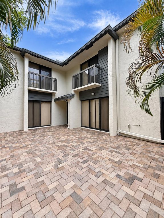 3205 COCOPLUM Circle 3364, Coconut Creek, FL 33063