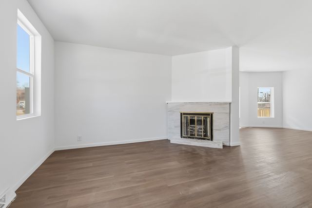 2015 W 5th Street, Davenport, IA 52802