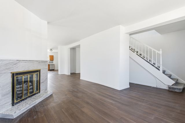 2015 W 5th Street, Davenport, IA 52802