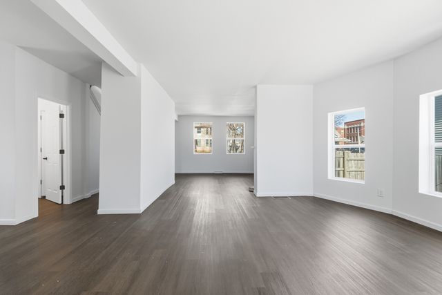 2015 W 5th Street, Davenport, IA 52802