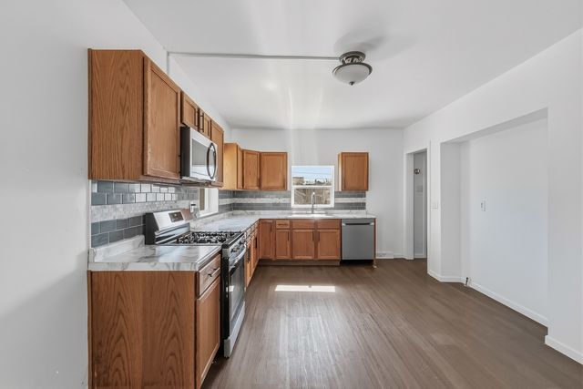 2015 W 5th Street, Davenport, IA 52802