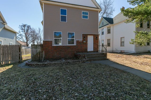 2015 W 5th Street, Davenport, IA 52802