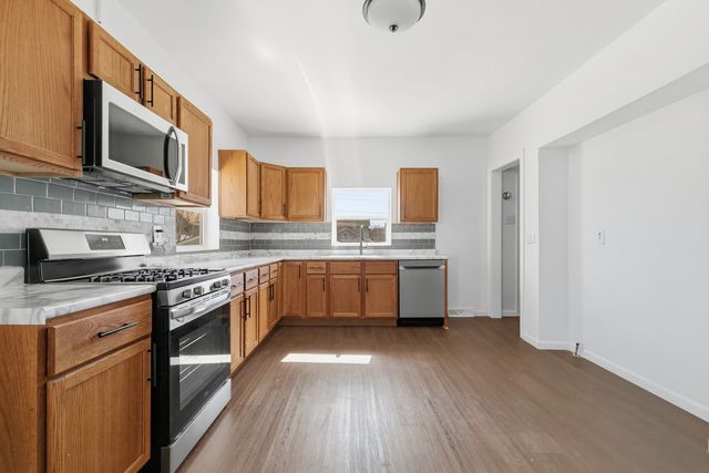 2015 W 5th Street, Davenport, IA 52802