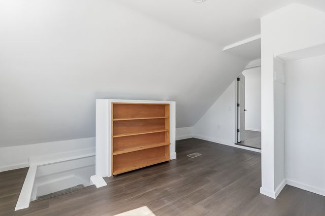 2015 W 5th Street, Davenport, IA 52802