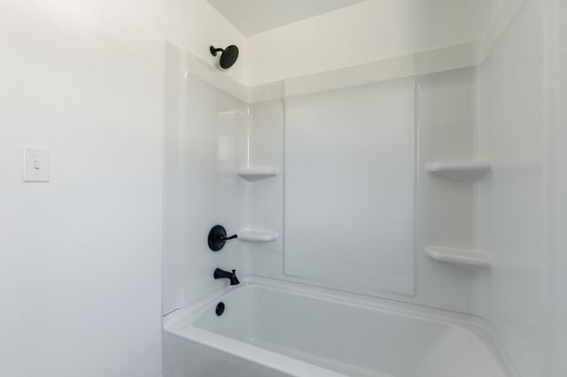 2015 W 5th Street, Davenport, IA 52802