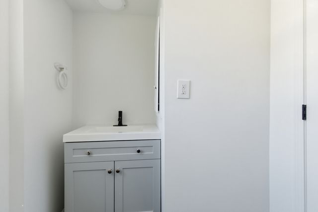 2015 W 5th Street, Davenport, IA 52802