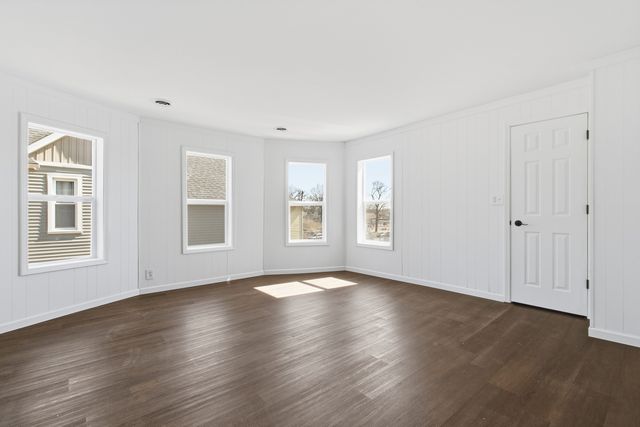 2015 W 5th Street, Davenport, IA 52802