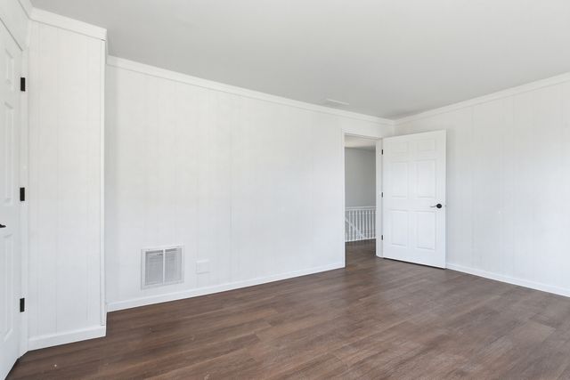 2015 W 5th Street, Davenport, IA 52802