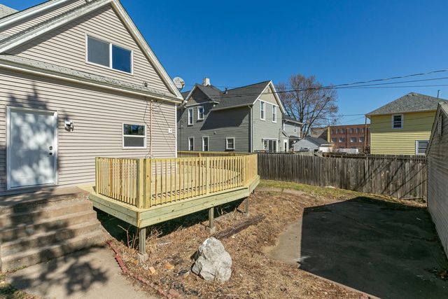 2015 W 5th Street, Davenport, IA 52802