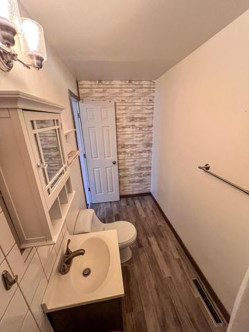 1016 Ella Avenue NW, Willmar, MN 56201
