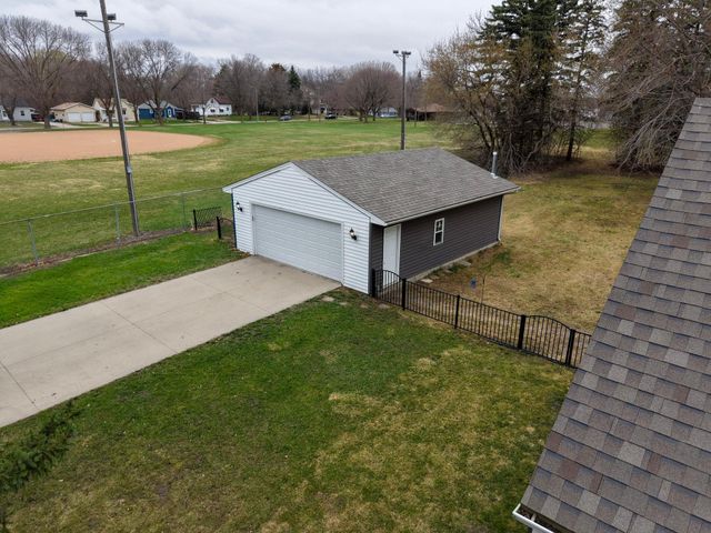 1016 Ella Avenue NW, Willmar, MN 56201