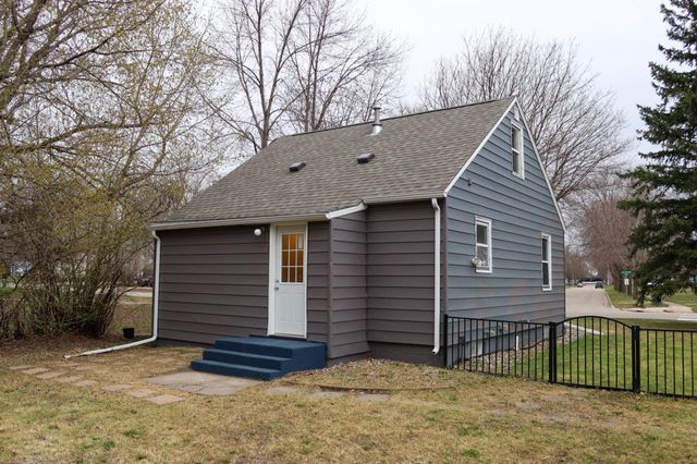 1016 Ella Avenue NW, Willmar, MN 56201