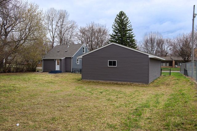 1016 Ella Avenue NW, Willmar, MN 56201