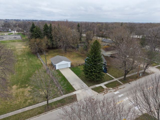 1016 Ella Avenue NW, Willmar, MN 56201