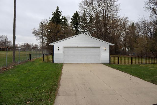1016 Ella Avenue NW, Willmar, MN 56201