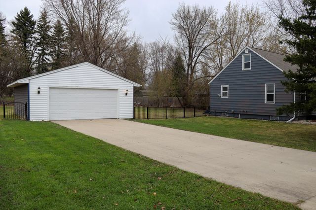 1016 Ella Avenue NW, Willmar, MN 56201