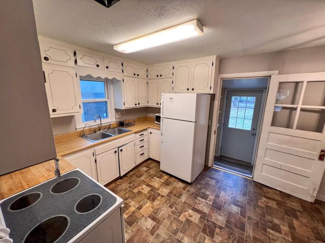 1016 Ella Avenue NW, Willmar, MN 56201
