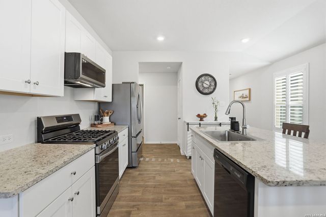 481 Middle Green, Floresville, TX 78114