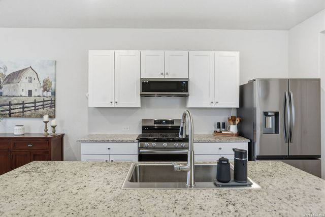 481 Middle Green, Floresville, TX 78114