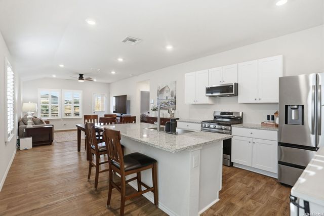 481 Middle Green, Floresville, TX 78114