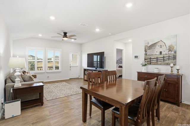 481 Middle Green, Floresville, TX 78114