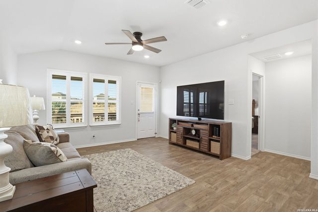 481 Middle Green, Floresville, TX 78114