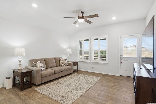 481 Middle Green, Floresville, TX 78114