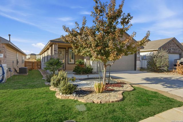 481 Middle Green, Floresville, TX 78114