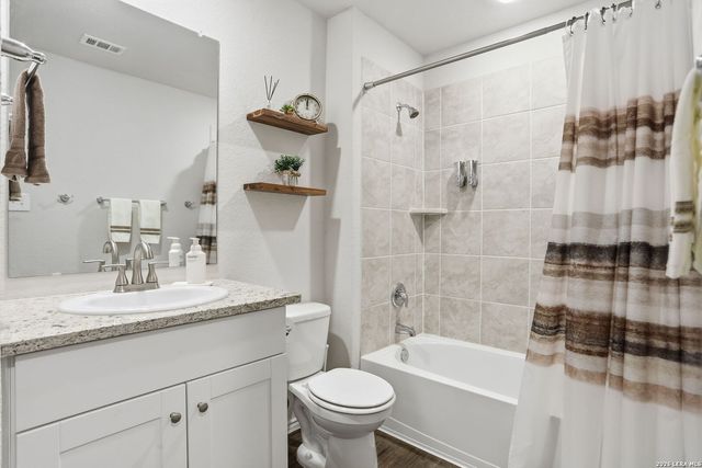 481 Middle Green, Floresville, TX 78114