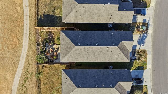 481 Middle Green, Floresville, TX 78114