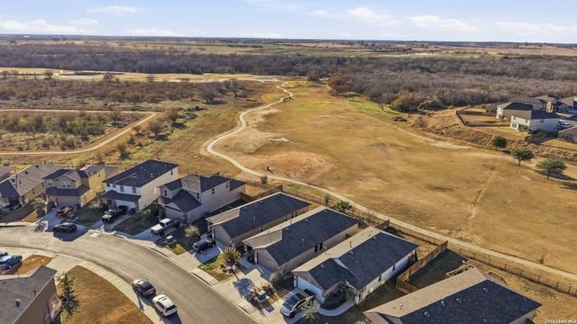 481 Middle Green, Floresville, TX 78114