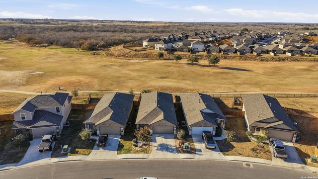 481 Middle Green, Floresville, TX 78114