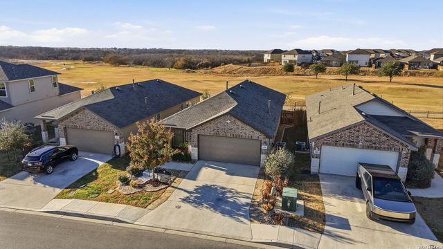 481 Middle Green, Floresville, TX 78114