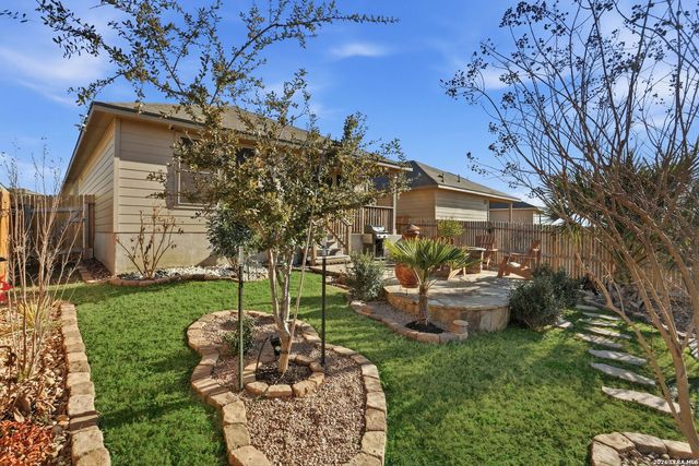 481 Middle Green, Floresville, TX 78114