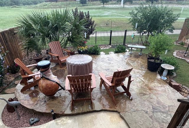 481 Middle Green, Floresville, TX 78114