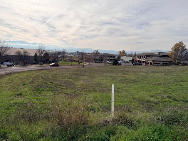 3583 Arrowhead Drive, Medford, OR 97504