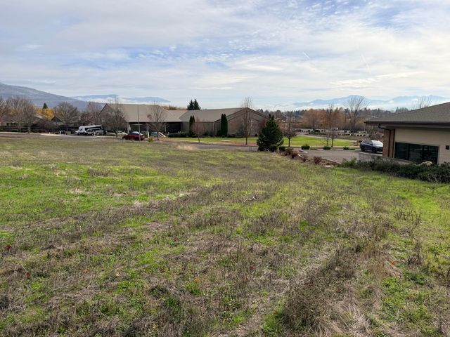 3583 Arrowhead Drive, Medford, OR 97504