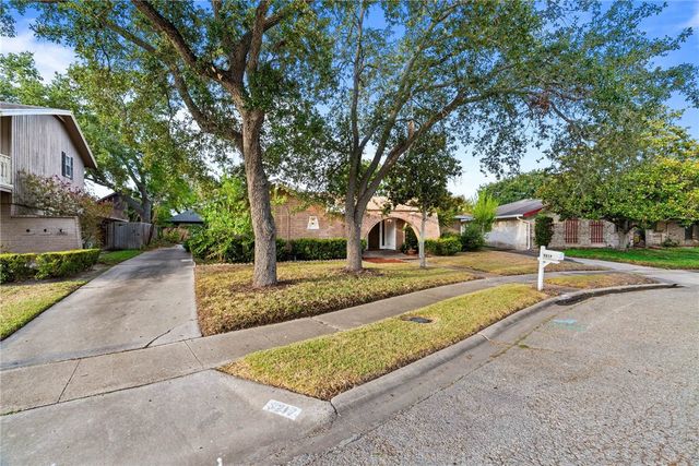 5217 Moultrie Dr, Corpus Christi, TX 78413
