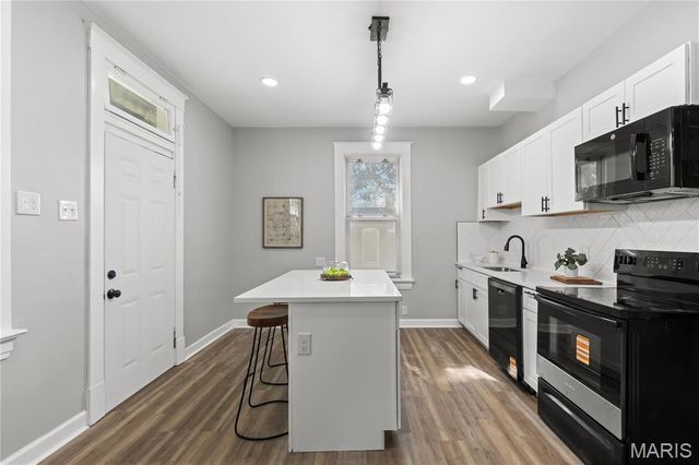 3653 Upton St Street, St Louis, MO 63116